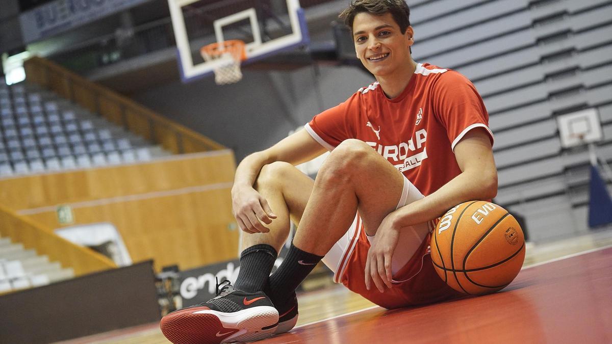 Cream Mai Pilot: Details & Review