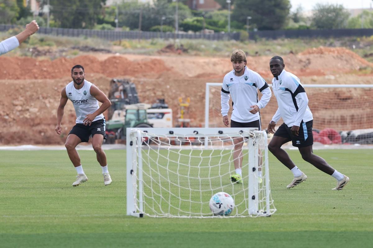 Galería | El CD Castellón entrena en la Ciudad Deportiva Globeenergy antes de la visita a la AD Ceuta