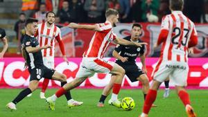 Gelabert puso las tablas contra el Andorra desde los once metros (1-1)