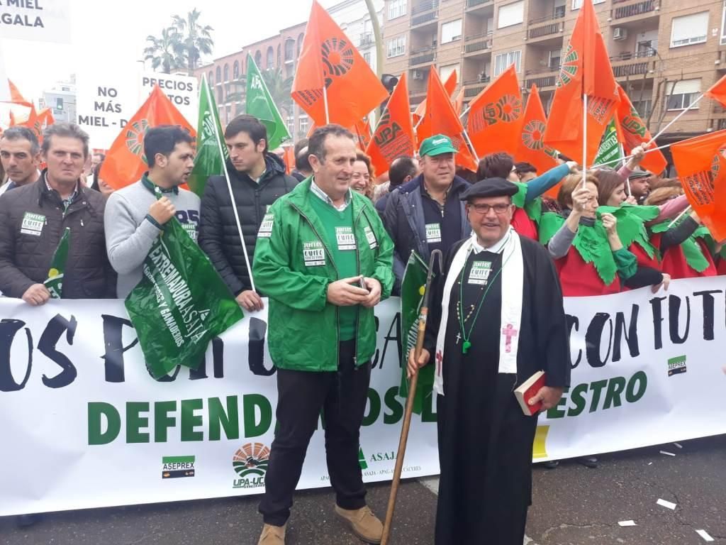 Manifestación de los agricultores en Don Benito frente a Feval