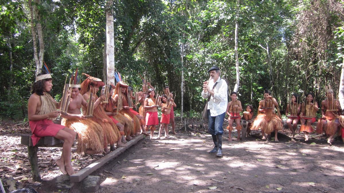 Concierto de angklung con los yaguas en Amazonas