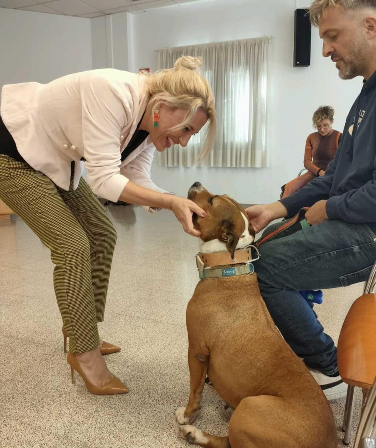 Arrugas con huellas: proyecto con mascotas abandonadas en centro de mayores