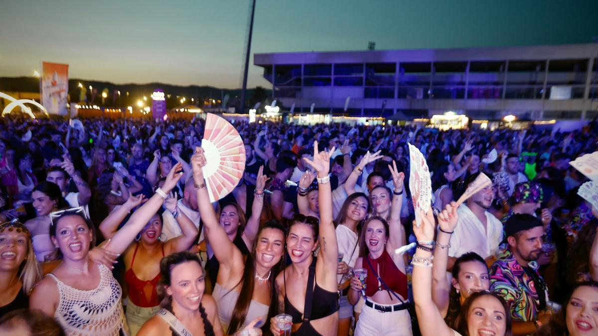 Miles de personas reviven los grandes éxitos del reggaetón clásico en Córdoba