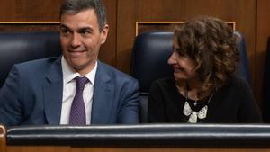 El presidente del Gobierno, Pedro Sánchez, y la vicepresidenta primera y ministra de Hacienda, María Jesús Montero