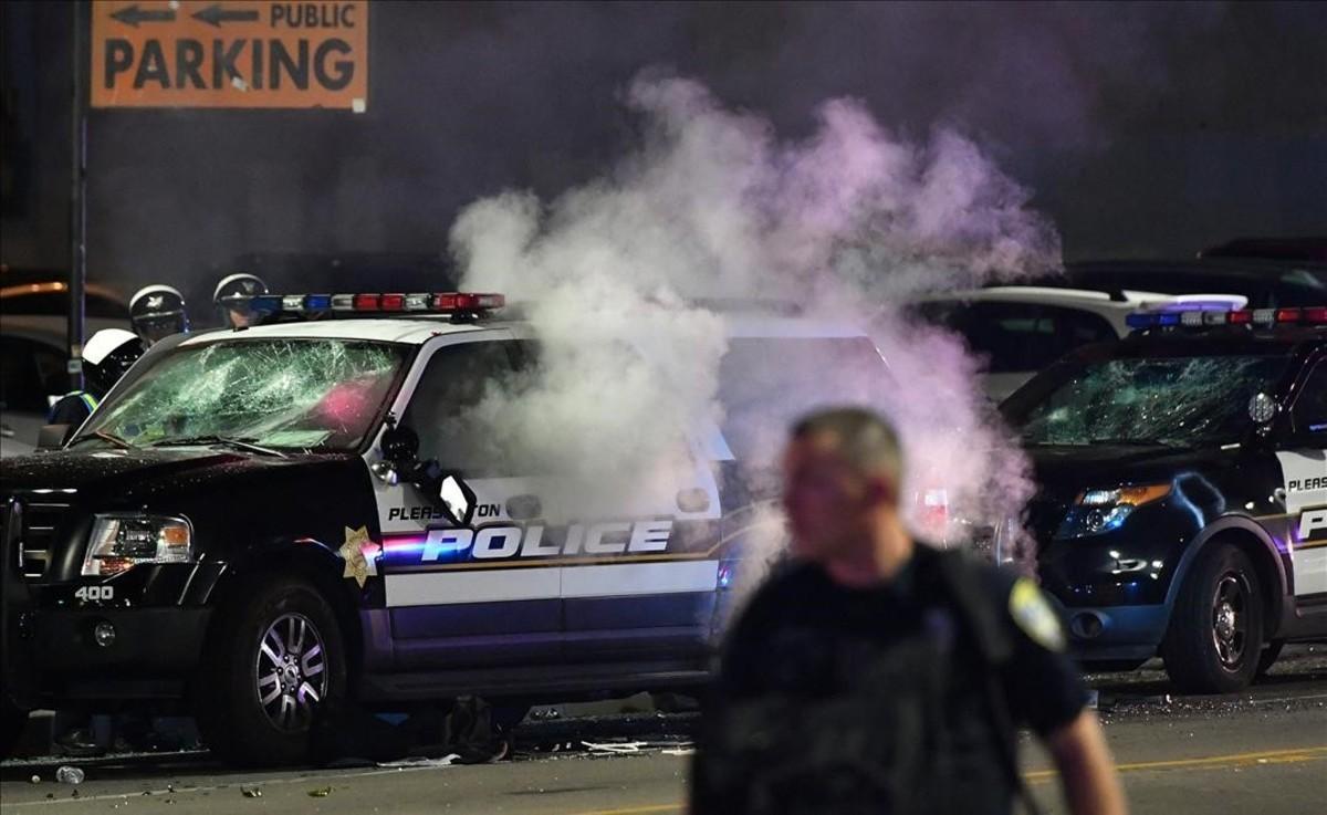 jgblanco36229870 a police vehicle is seen on fire during an anti trump protes161110131115