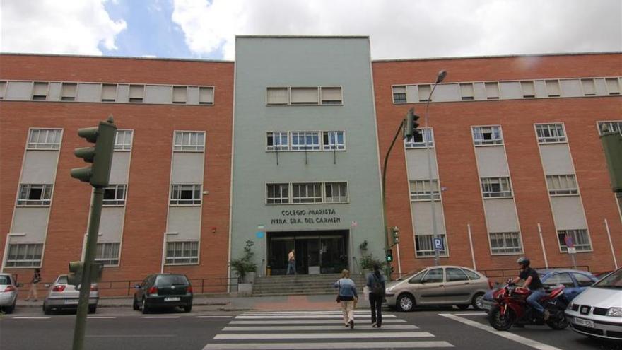 Los tres niños expulsados de Los Maristas de Badajoz seguirán en clase durante el periodo de alegaciones