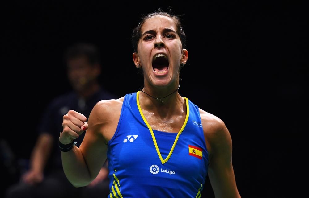 La jugadora española Carolina Marín se convirtió hoy en la deportista con más Mundiales de Bádminton de la historia tras lograr su tercer título al ganar a la india Pusarla Sindhu.