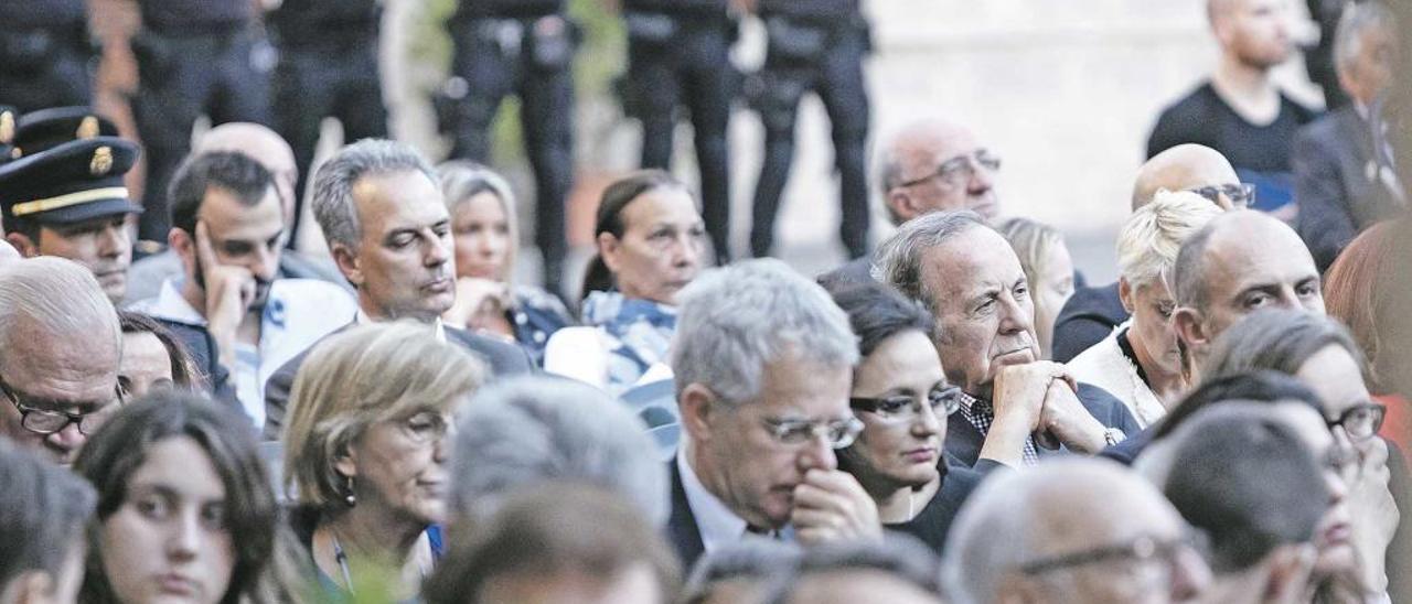 Agudice la vista y localice a José María Rodríguez entre el público de la fiesta de la Policía, sentado a escasos metros del magistrado Manuel Penalva y escuchando al jefe superior, Antonio Jarabo, que habló sobre el ´caso Cursach´.