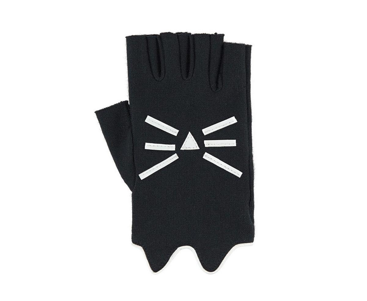 Karl Lagerfeld lanza una nueva colección para niños: guantes felinos