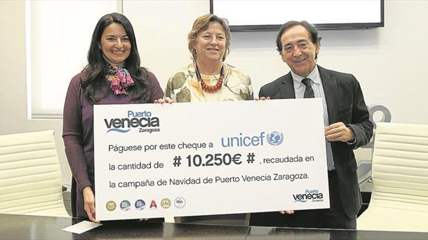 Puerto Venecia entrega 10.250 euros para Unicef