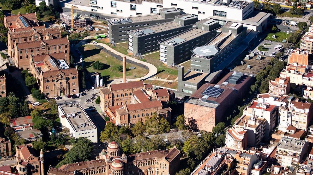 Vista aérea del recinto del Hospital de Sant Pau, donde se distingue el área modernista y e nuevo instituto de investigación.