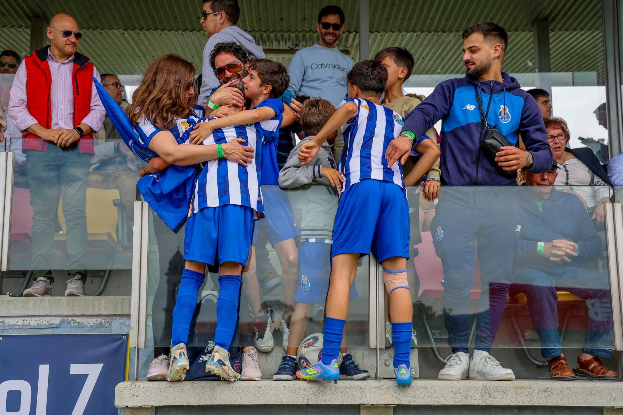 El Porto se lleva el primer título de Arousa Fútbol 7 a Portugal
