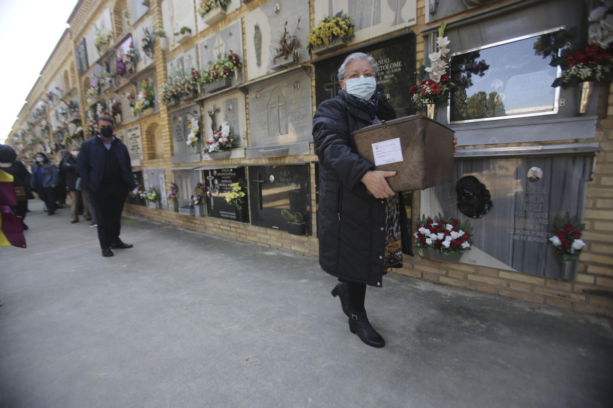 VLC  RECOGIDA DE RESTOS MORTALES DE LA FOSA 127 DEL CEMENTERIO DE PATERNA (3).jpg