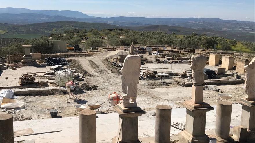 Cultura supervisa los trabajos del foro romano de Torreparedones, en Baena