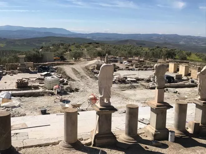 Cultura supervisa los trabajos del foro romano de Torreparedones, en Baena