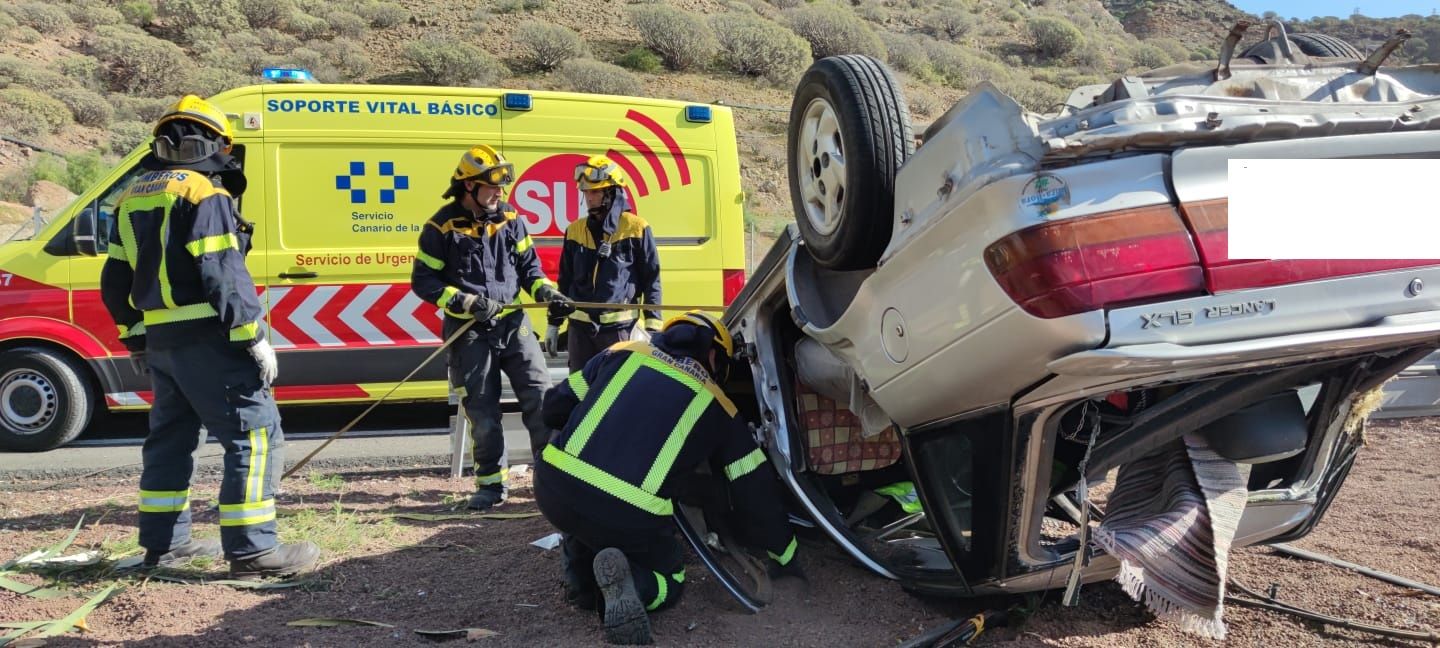 Aparatoso accidente a la entrada de Puerto Rico - La Provincia