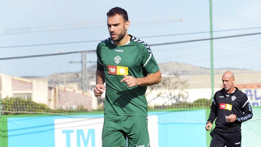 Gonzalo Verdú, entrenando en el campo anexo