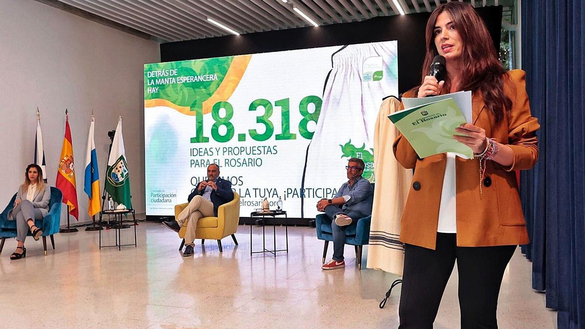 El acto celebrado ayer en la Casa de la Cultura de La Esperanza para presentar la nueva web de participación ciudadana de El Rosario.