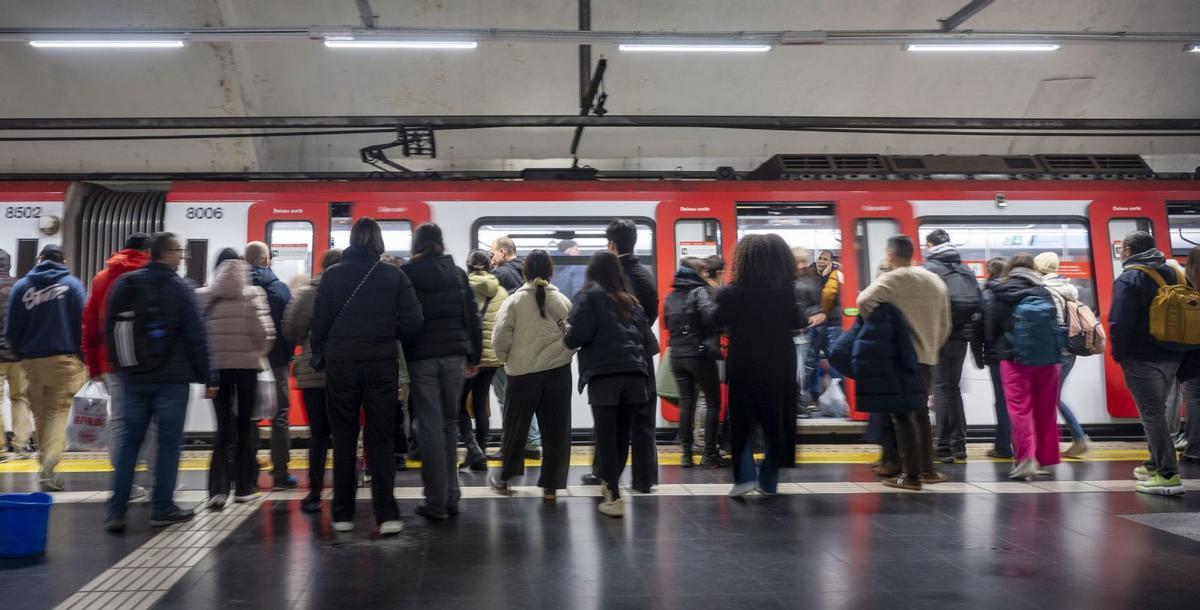 Més usuaris i menys gent que es cola al metro