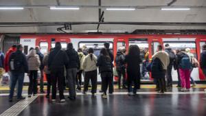 Més usuaris i menys gent que es cola al metro