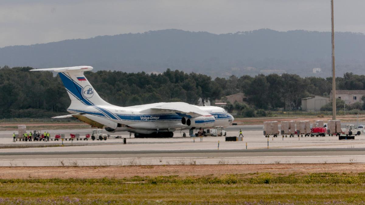 Uno de los aviones con material sanitario llegados desde China.