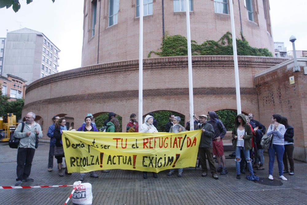 Les cassolades pels refugiats es traslladen a la subdelegació