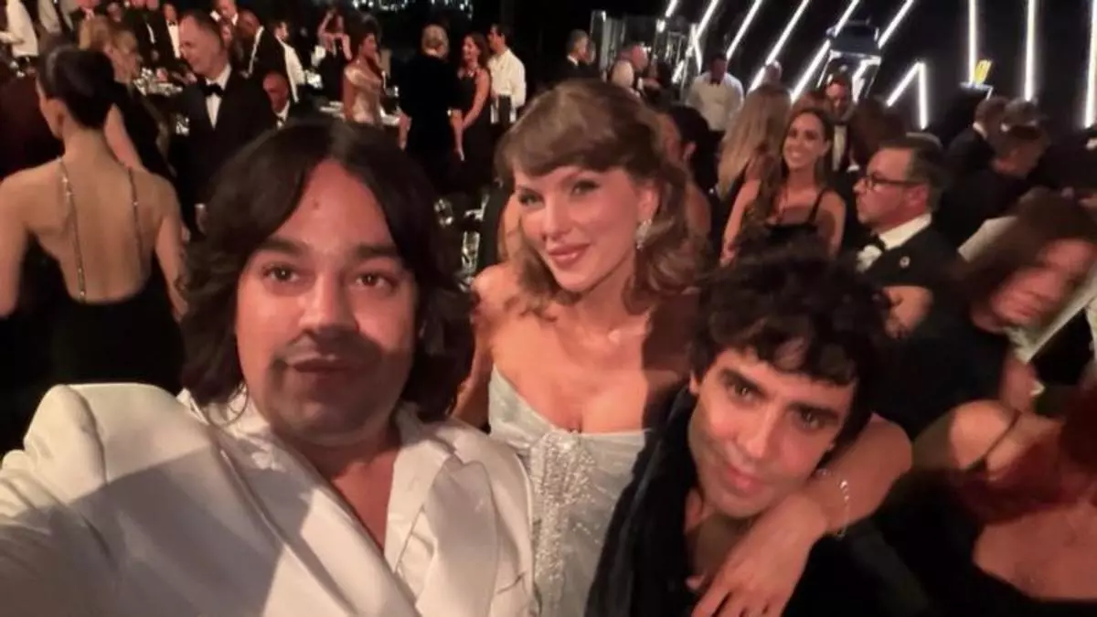 Los Javis y el elenco de 'La bola negra' se codean con Taylor Swift, Kim Kardashian y Pamela Anderson en su salto a Hollywood