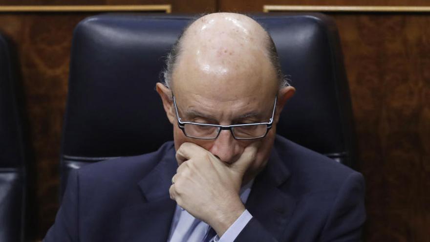 El Congreso reprueba a Cristóbal Montoro por beneficiar a defraudadores