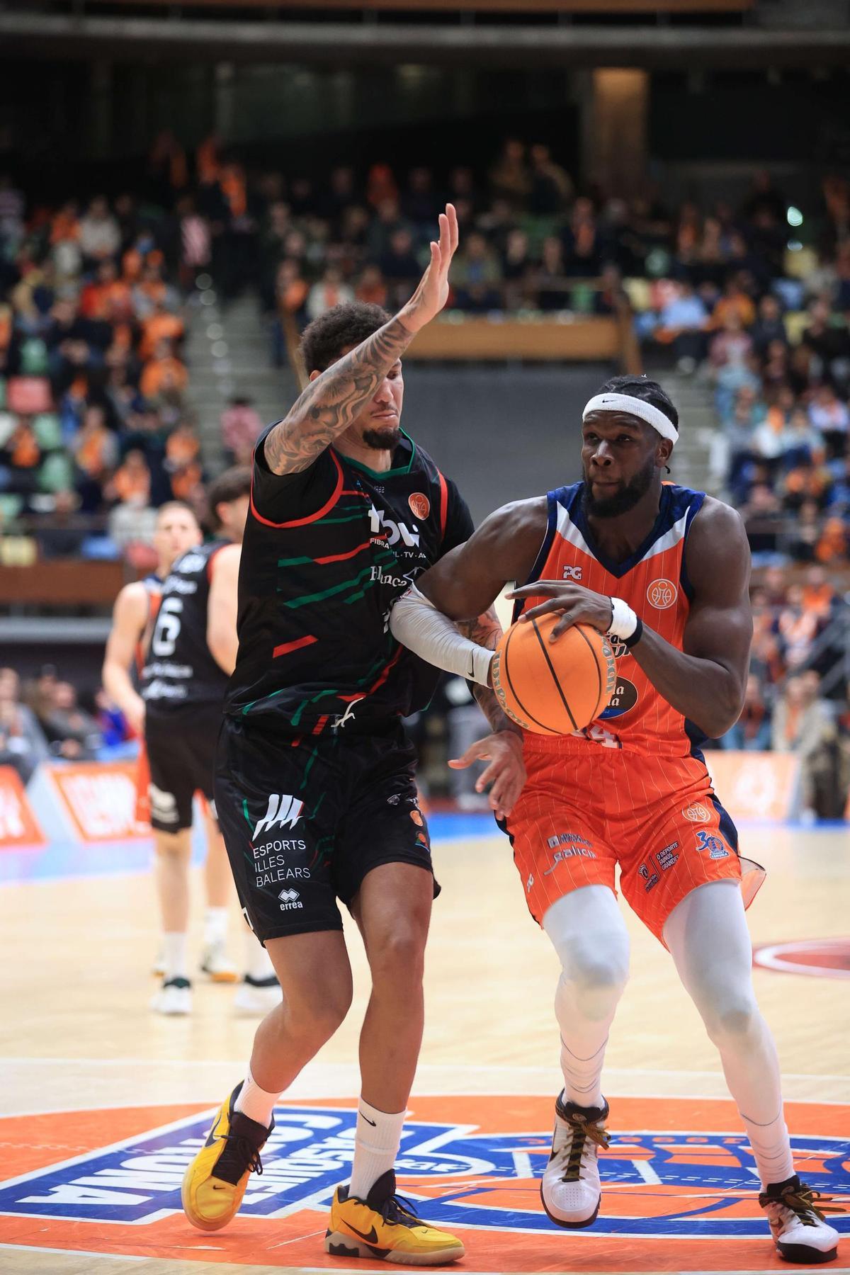 El Leyma Coruña arrasa al Fibwi Palma en el Coliseum (94-72)