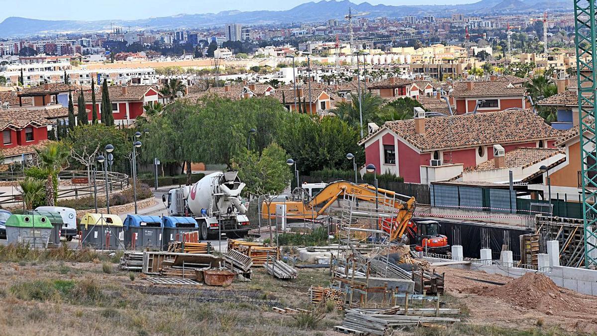 Estado de las obras de la nueva residencia en la urbanización El Portón de los Jerónimos. | ISRAEL SÁNCHEZ