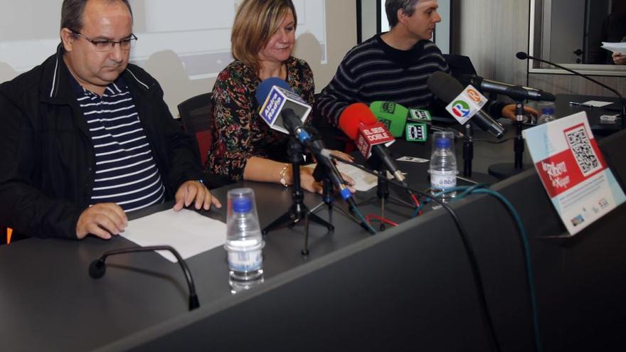 La diputada Pilar Moncho con los presidentes de las dos mancomunidades, Txema Peláez y Jordi Xavier Vicedo