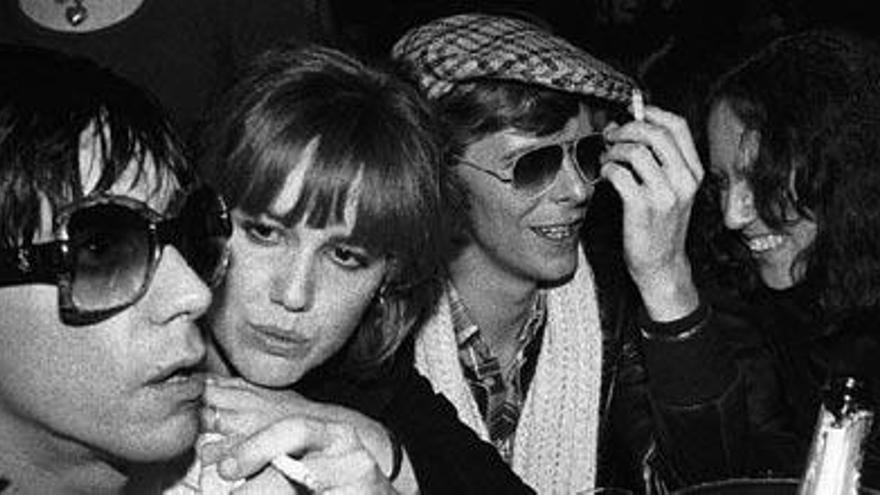 Iggy Pop, Cyrinda Fox, David Bowie y Lisa Robinson en 1977. / Bob Gruen