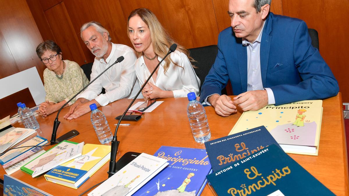 De izq. a dcha., Luz Caballero, presidenta de Andersen, Antonio Morales, director de la Biblioteca Pública, Guacimara Medina, consejera insular, y Francisco Moreno, administrador único de RTVC, durante la presentación del proyecto.