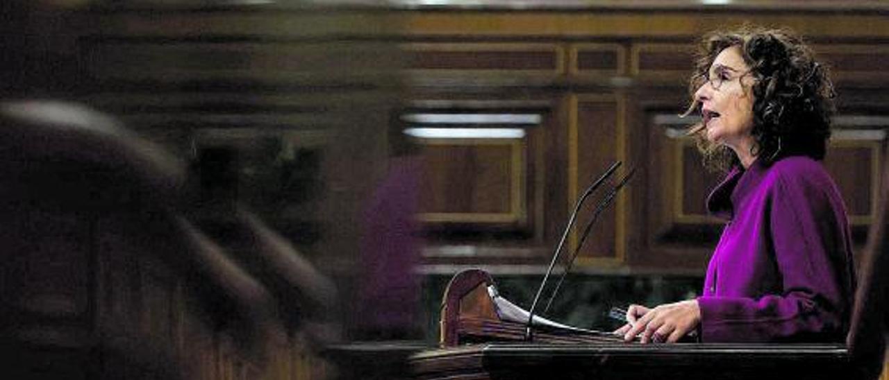 La ministra de Hacienda y Función Pública, María Jesús Montero, ayer en el pleno del Congreso.