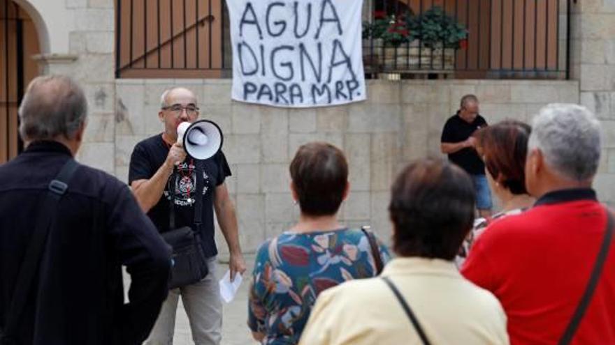 Els manifestants es van concentrar a les portes de l&#039;ajuntament de Maçanet de la Selva, municipi al qual pertany la urbanització