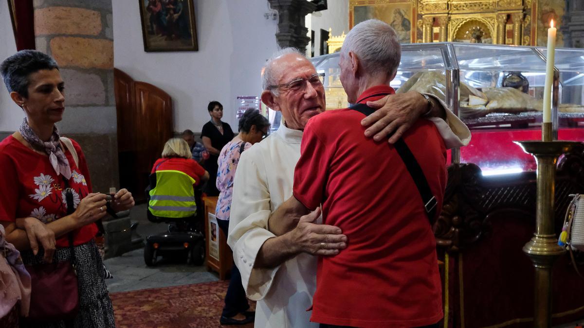 El cura José María Cabrera se despide de sus feligreses de la Basílica de San Juan en Telde