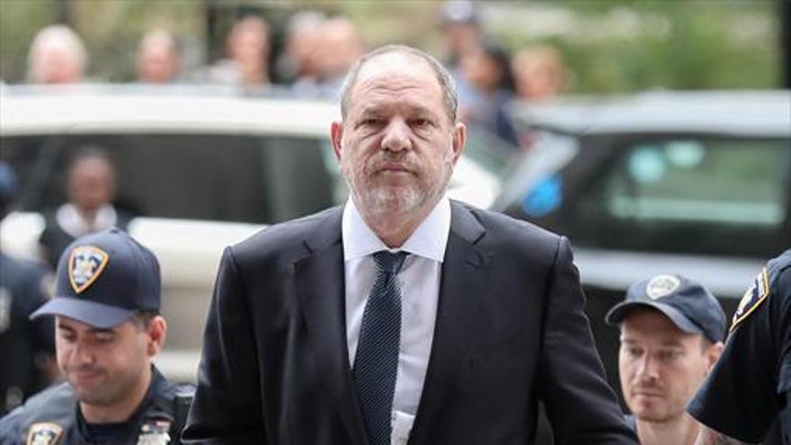 Weinstein se sienta en el banquillo