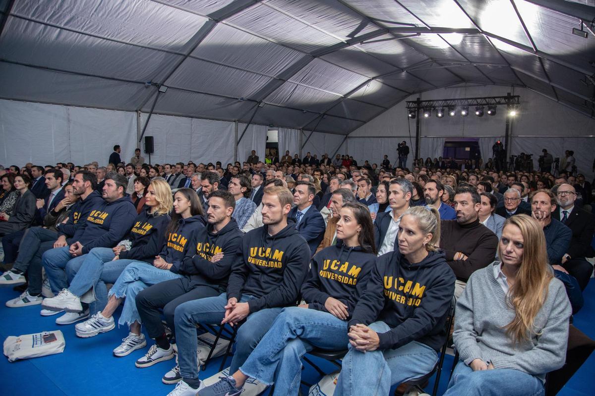Deportistas olímpicos UCAM asistentes a la inauguración.
