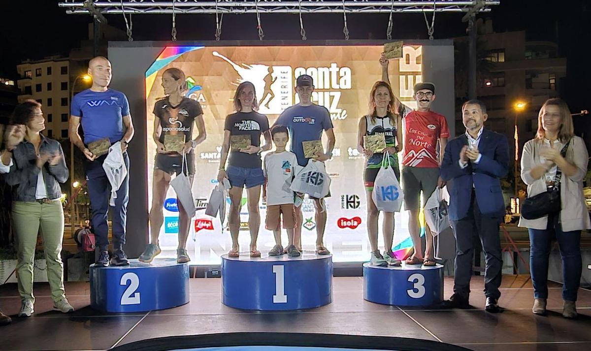 Los tres primeros de la prueba reina formaron juntos para el recuerdo. | | E.D.