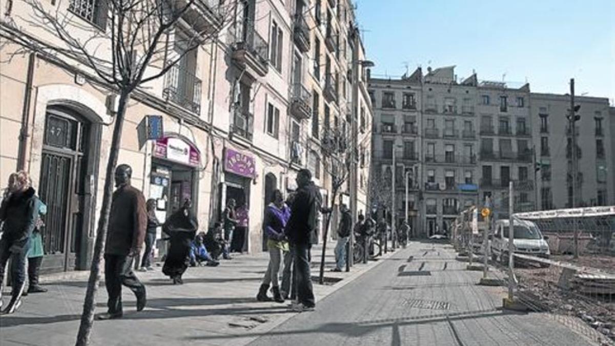 Punto de inflexión 8 La calle d'en Robador en el 2011, durante las obras de construcción de la Filmoteca, que debía «dignificar» la zona.