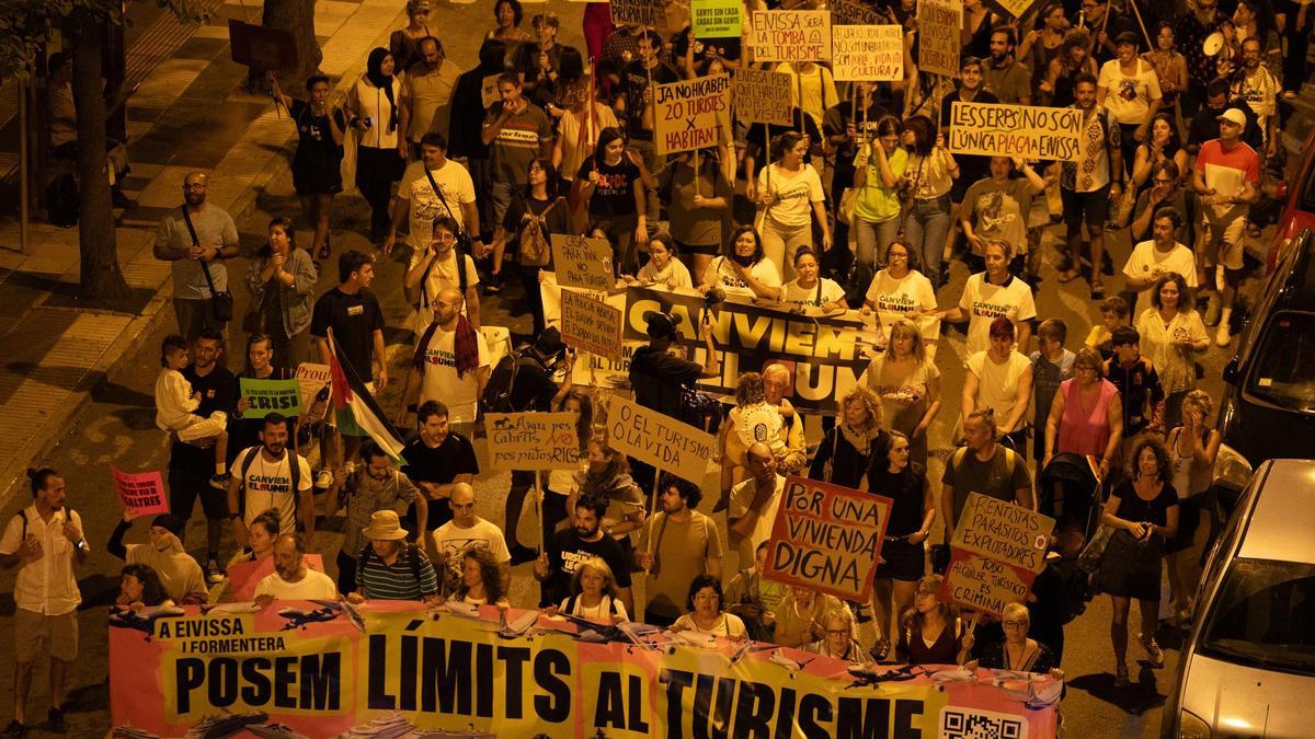 Primera manifestación convocada por Canviem el Rumb el 27 de septiembre del año pasado.