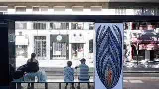 Vídeo | Parada Asalto devuelve el arte a las marquesinas del tranvía de Zaragoza