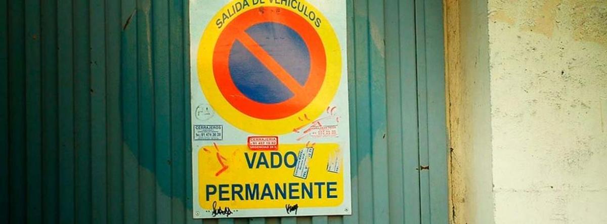 Placa vado permanente.