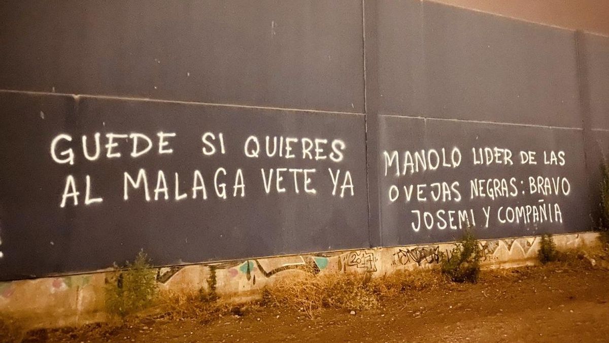 Pintadas contra Guede y los dirigentes del club en el Anexo.