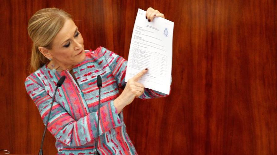 Cifuentes intenta explicar las presuntas irregularidades cometidas en la obtención de su máster