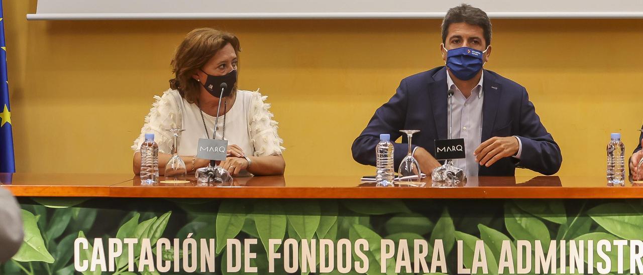 El presidente de la Diputación, Carlos Mazón, y la diputada de Proyectos Europeos, María Gómez, en una jornada sobre captación de fondos.