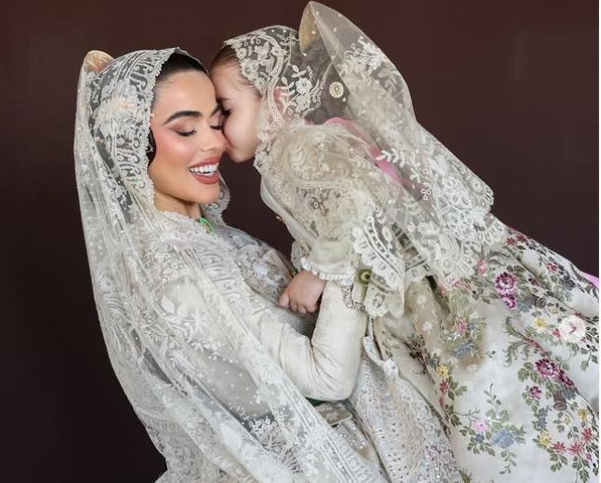 La influencer valenciana Violeta Mangriñán estos días falleros