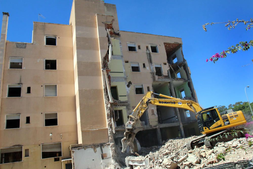 Comienzan las obras de derribo del antiguo hospital de la Cruz Roja