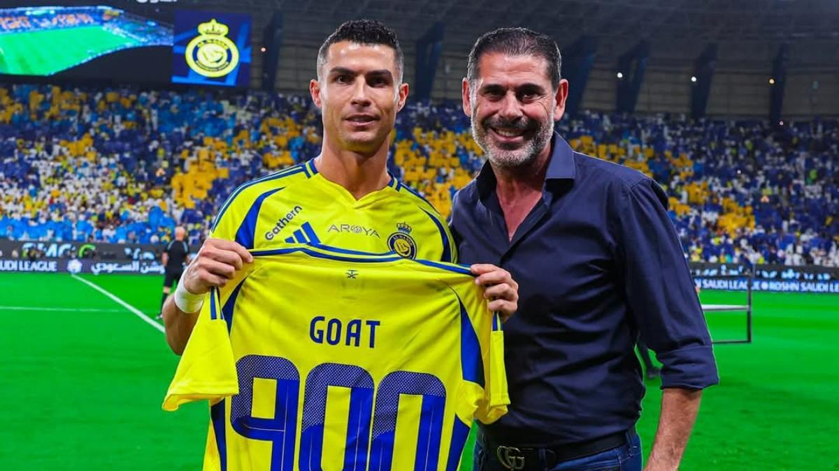 Cristiano Ronaldo, con sus 900 goles, posa junto a Fernando Hierro