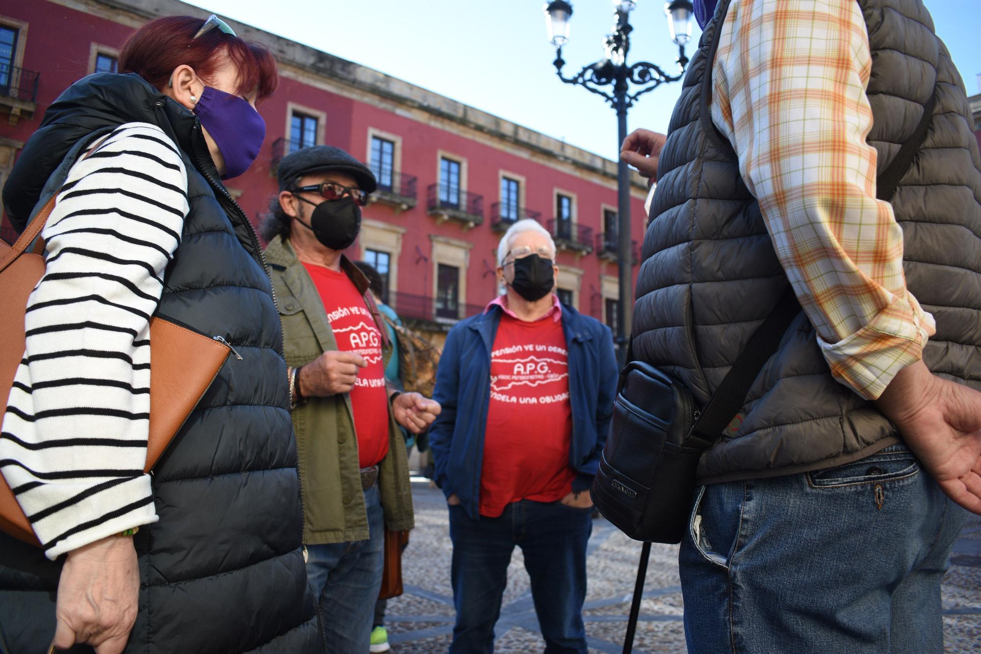 Manifestación de trabajadoras de ayuda a domicilio en Gijón